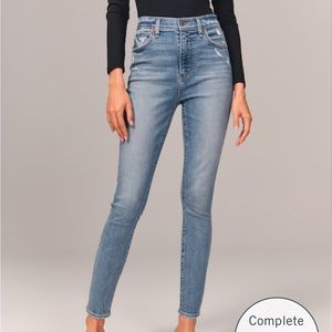 A&F• NWOT Super Skinny High Rise